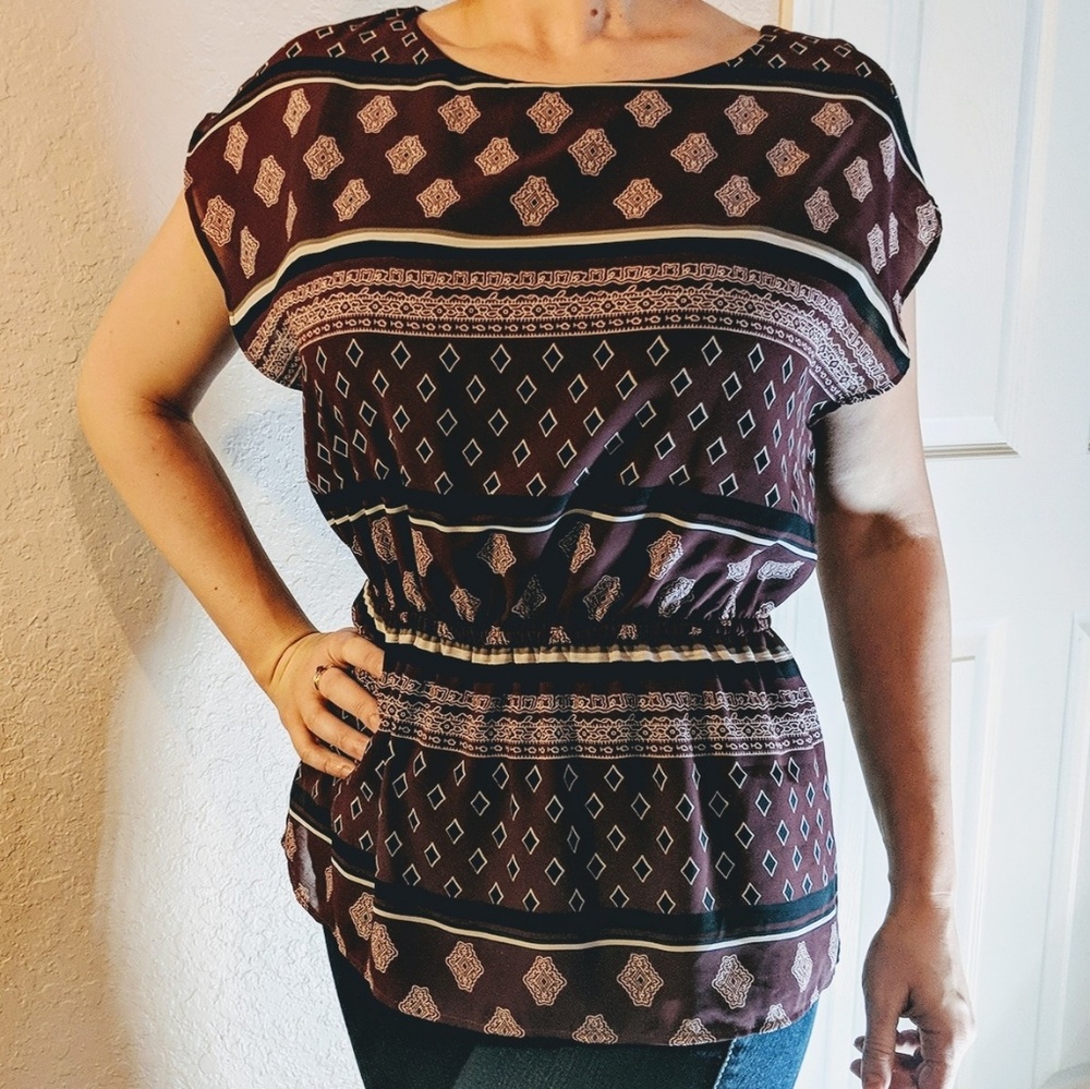 Banana Republic lined geometric/striped shirt